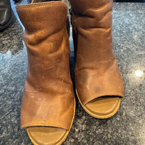 Size 8 - Timberland Brown Glancy Ruched Peep Toe Booties - Picture 5 of 5